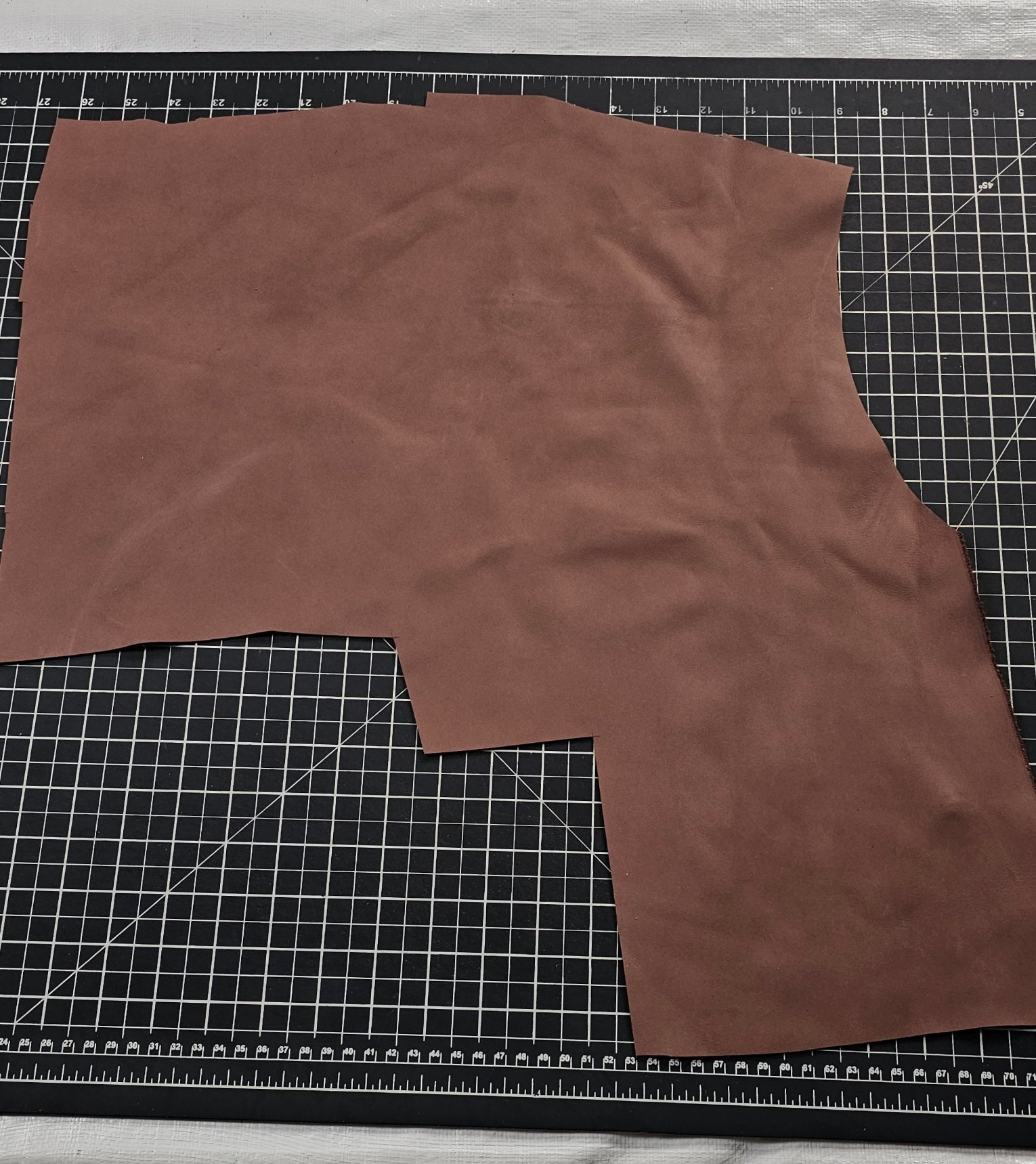 Multicoloured Leather Offcuts 1 - 3 Hands – Full-Grain &amp; Corrected Cowhide Scraps