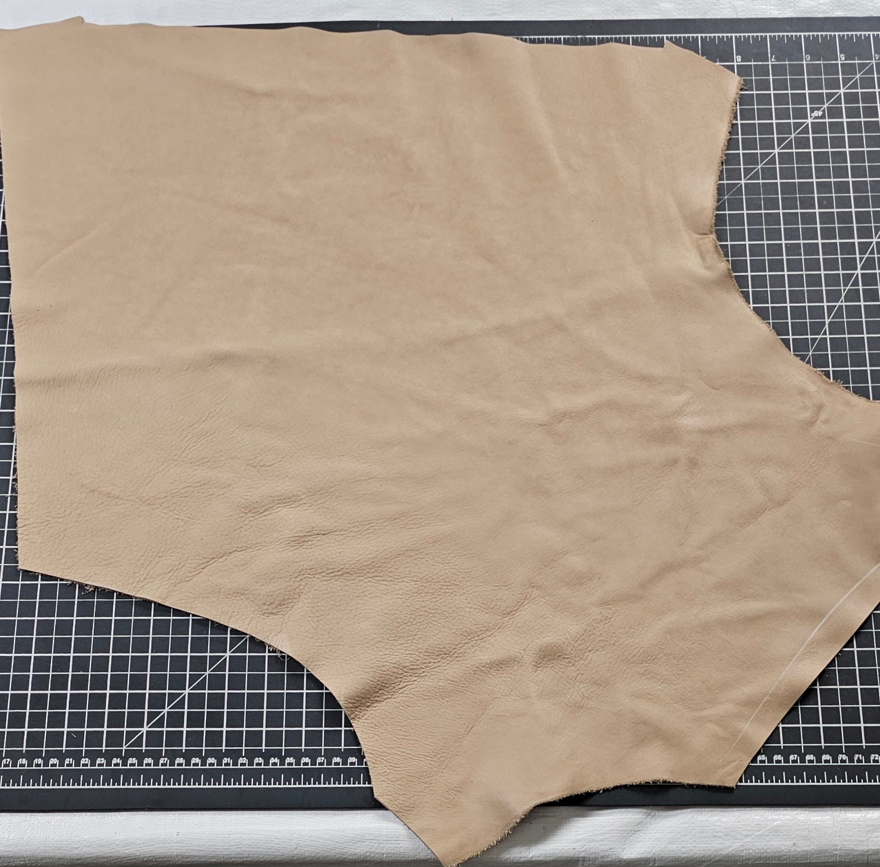 Multicoloured Leather Offcuts 1 - 3 Hands – Full-Grain &amp; Corrected Cowhide Scraps