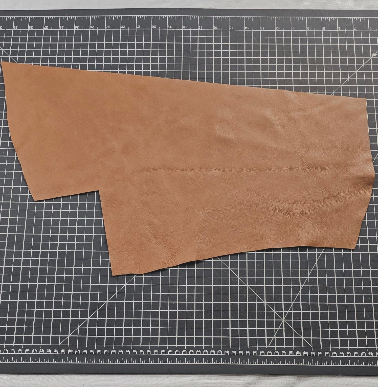 Multicoloured Leather Offcuts 1 - 3 Hands – Full-Grain &amp; Corrected Cowhide Scraps