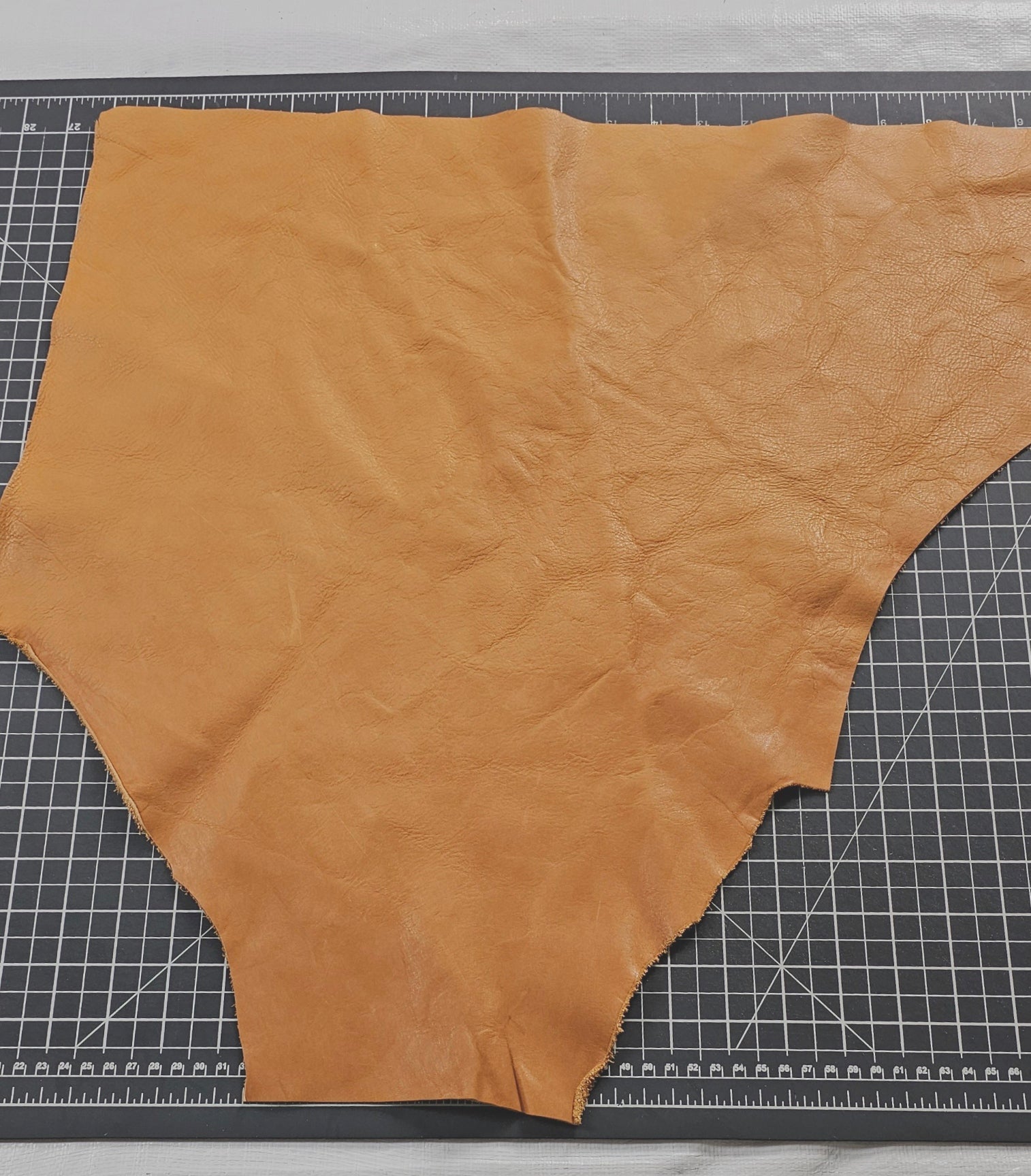 Multicoloured Leather Offcuts 1 - 3 Hands – Full-Grain &amp; Corrected Cowhide Scraps