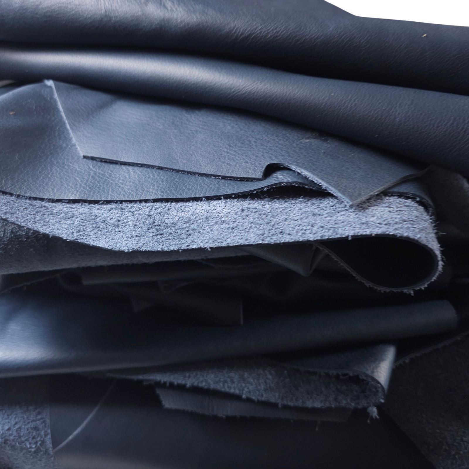 Medium Leather Pieces – Solid Colours (1–2 sq ft)