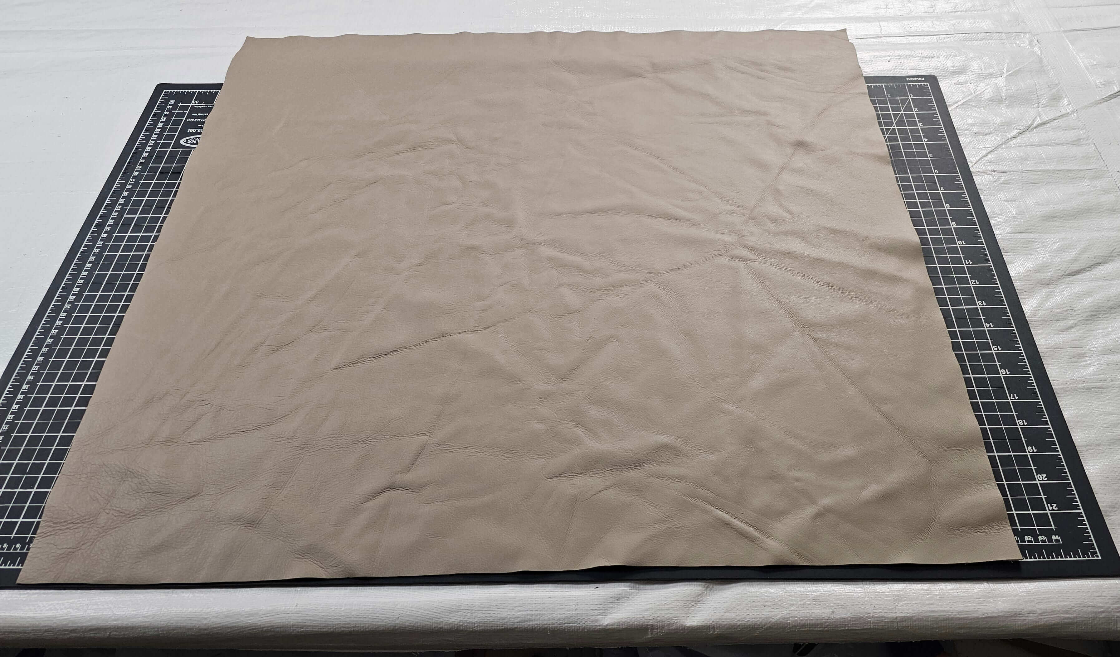 Beige Full-grain Upholstery leather offcut 3 - 5 sq. ft