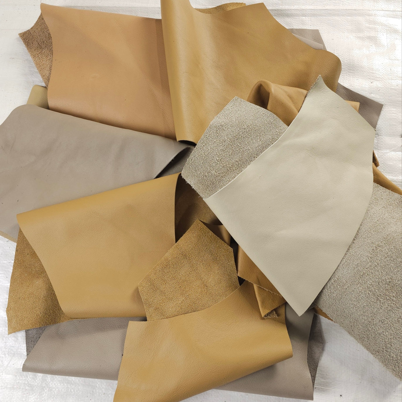 Small Assorted Beige Leather Scraps (1–3 hands, Full-Grain)